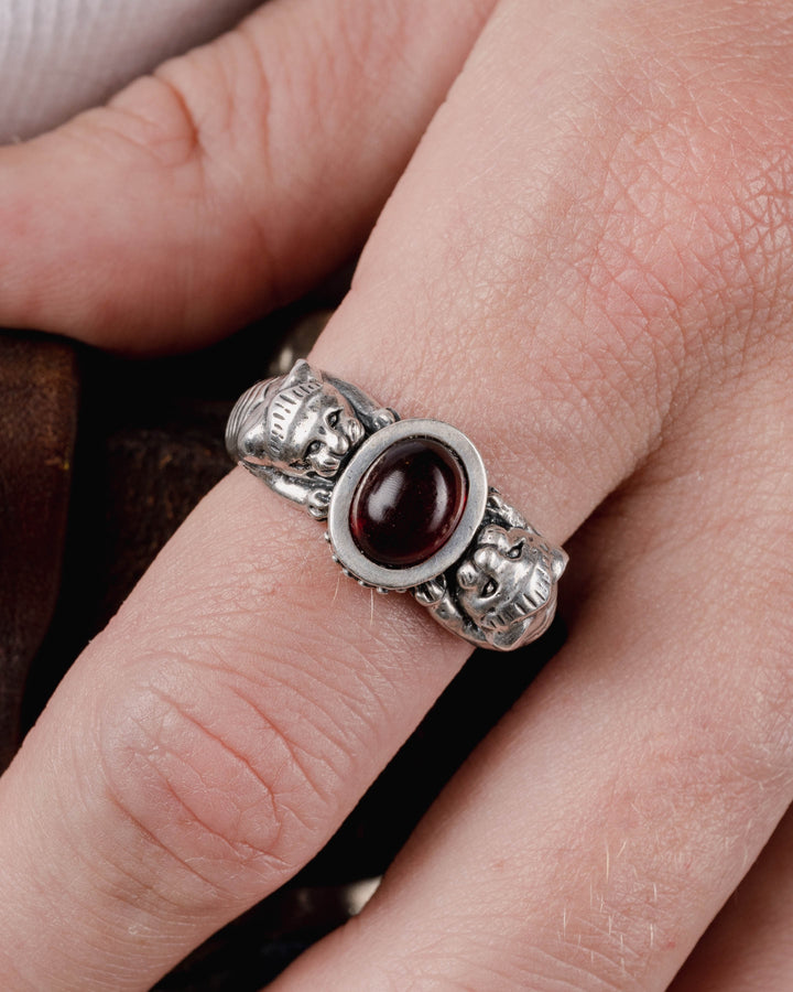 LION STONE RING IN SILVER