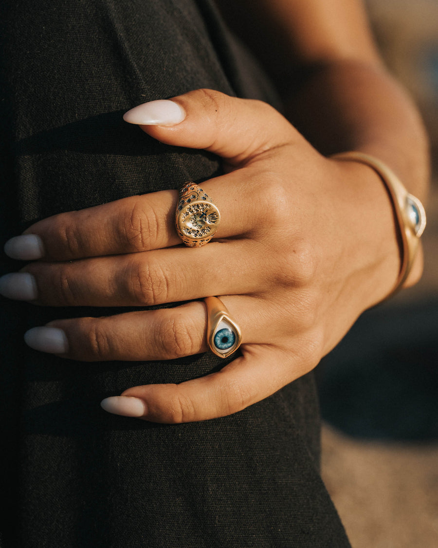 BLUE HEART SIGNET RING IN GOLD