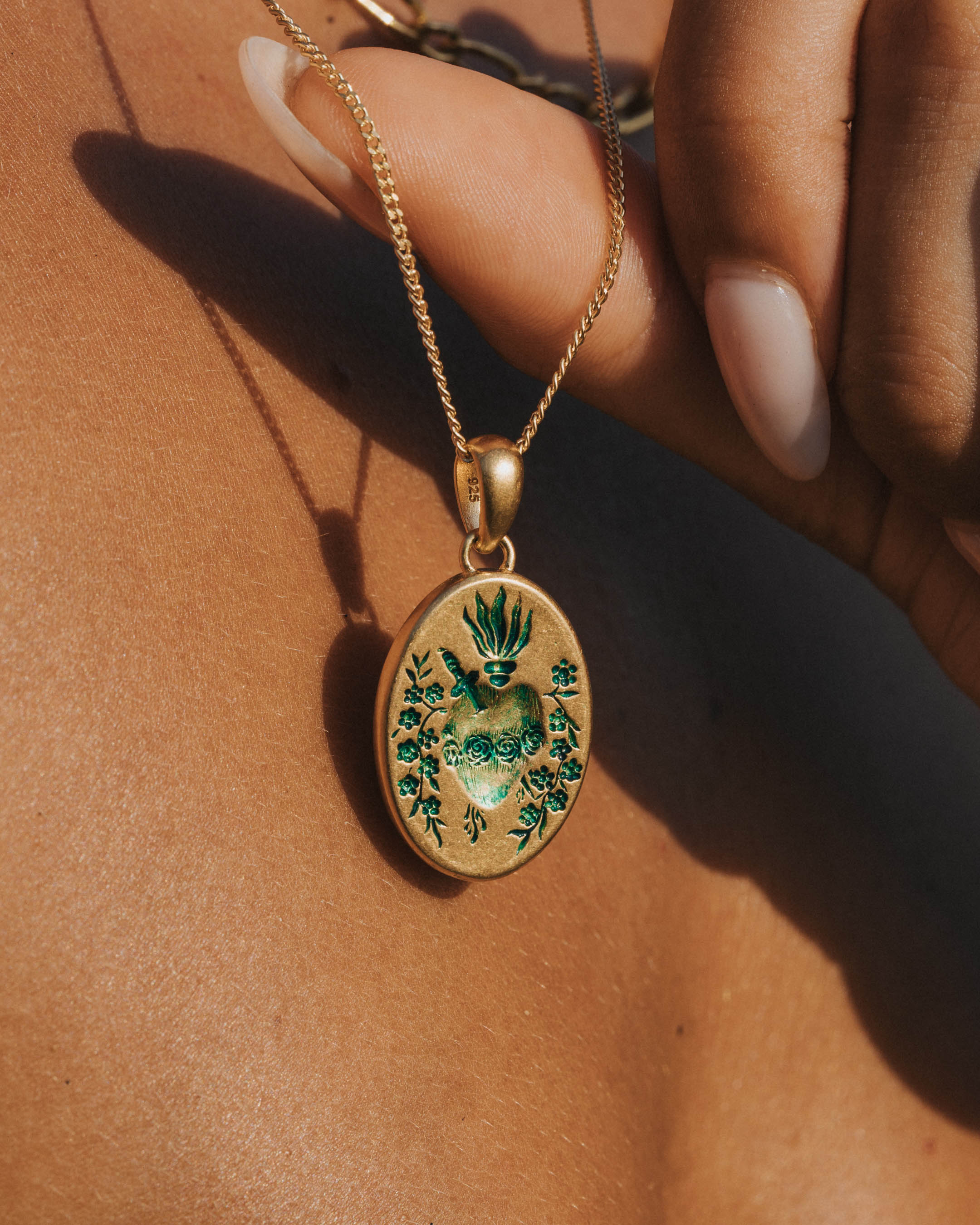 GREEN HEART PENDANT IN GOLD