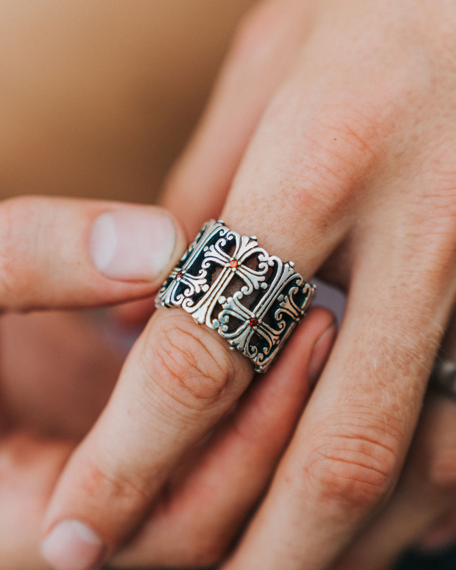 CROSS RING IN SILVER