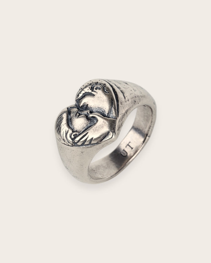 KISSING COUPLE RING IN SILVER