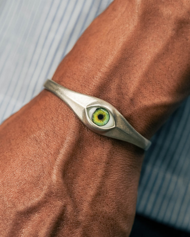 GREEN EYE CUFF IN SILVER