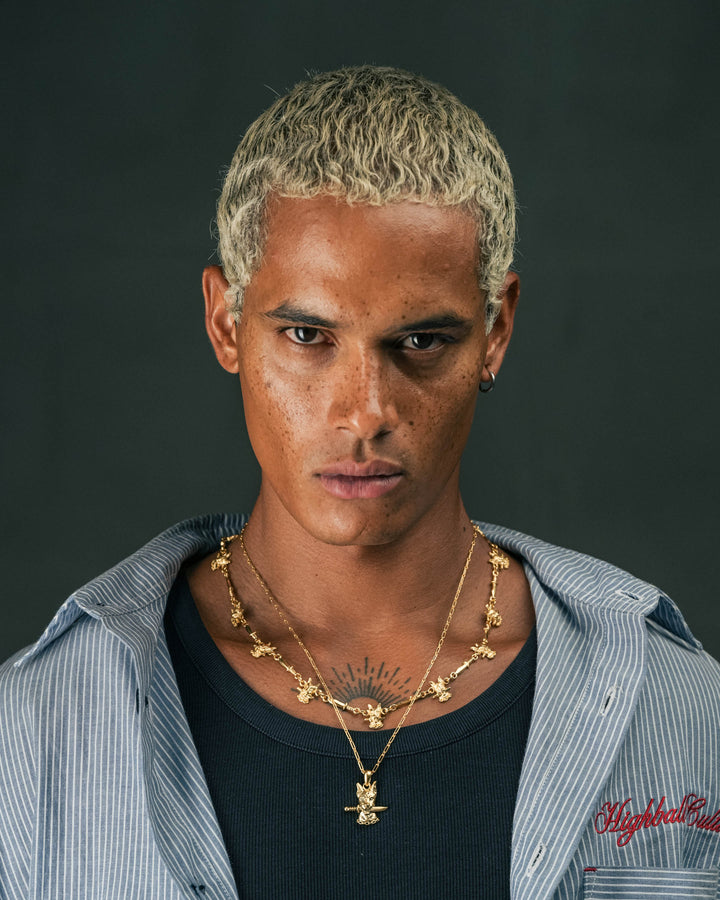 dog and dagger pendant in gold and dog & dagger neckchain in gold model photograph