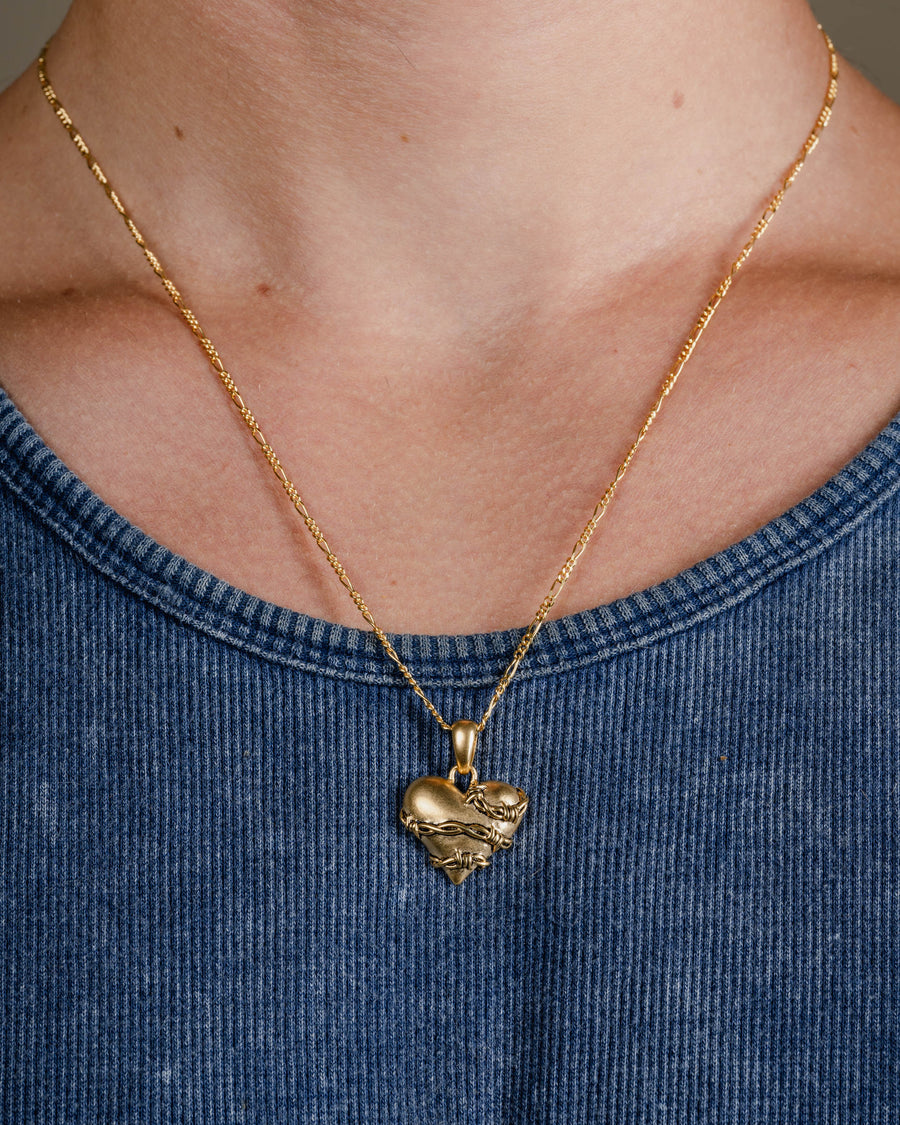 BARBWIRE HEART NECKLACE IN GOLD