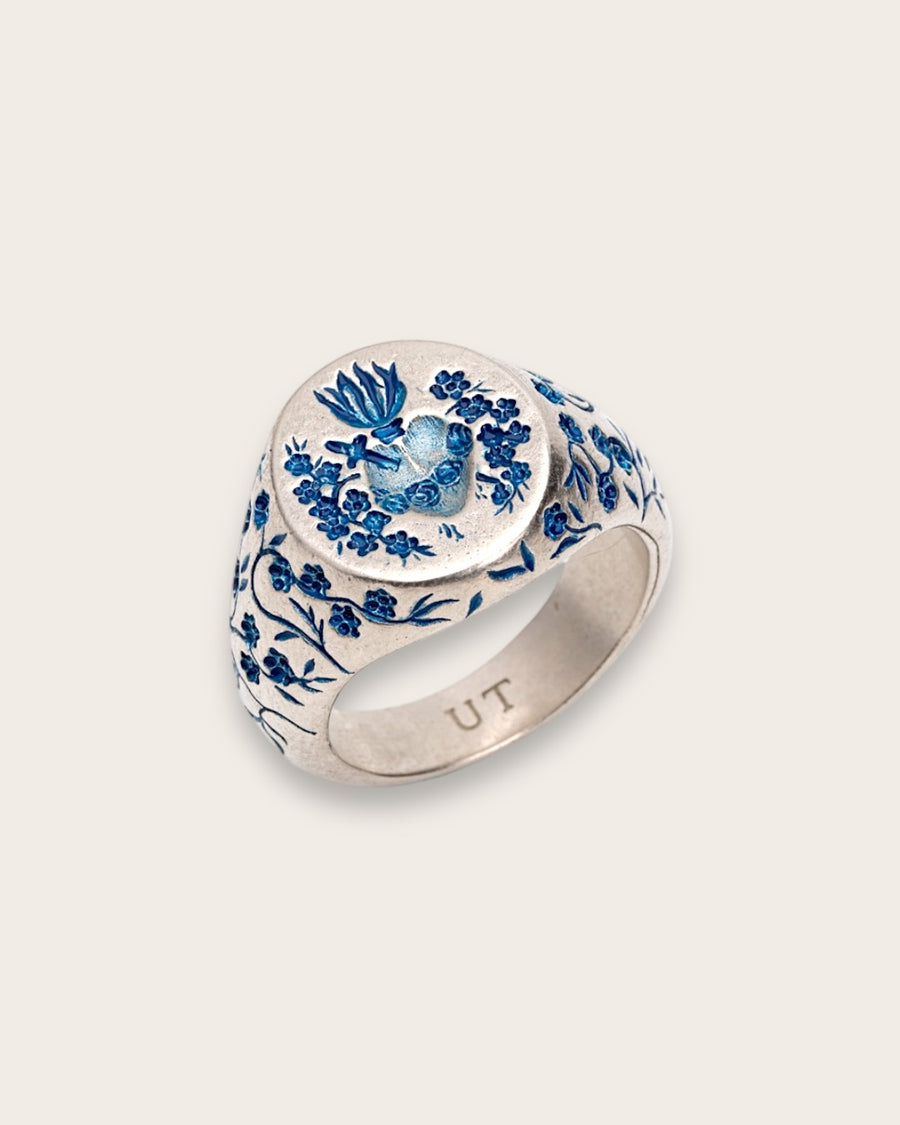 BLUE HEART SIGNET RING IN SILVER