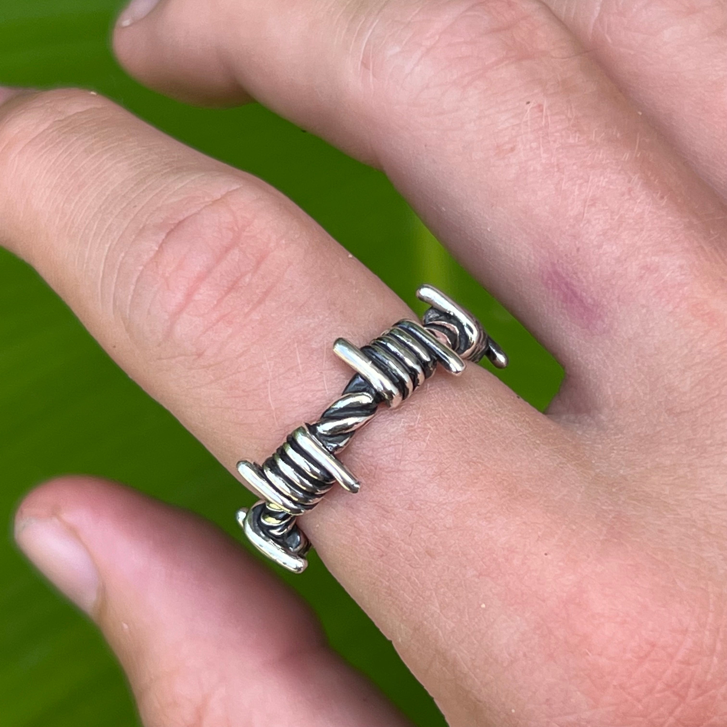 BARBED WIRE RING IN SILVER