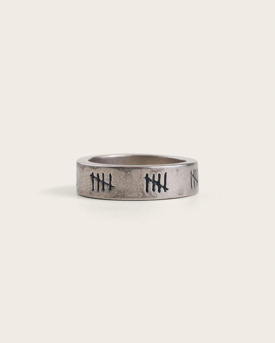 5 LIVES BAND RING IN SILVER