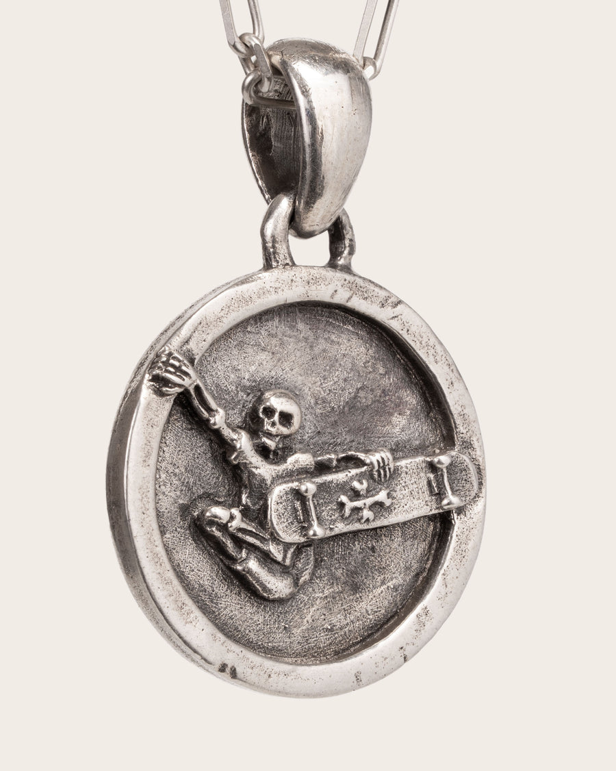 SKATER PENDANT IN SILVER