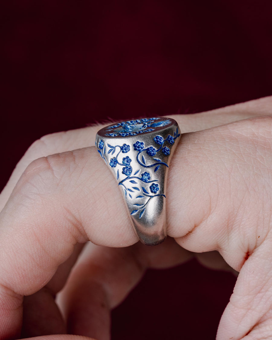 BLUE HEART SIGNET RING IN SILVER