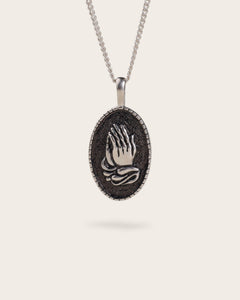 PRAY NECKLACE IN SILVER