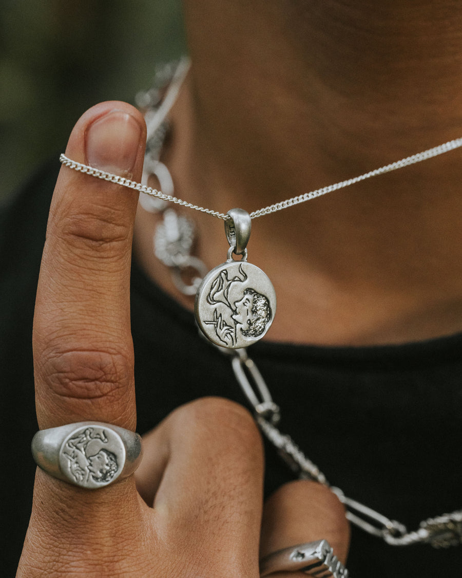 SMOKING LADY PENDANT IN SILVER