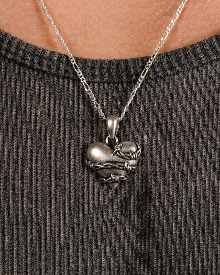 BARBWIRE HEART NECKLACE IN SILVER