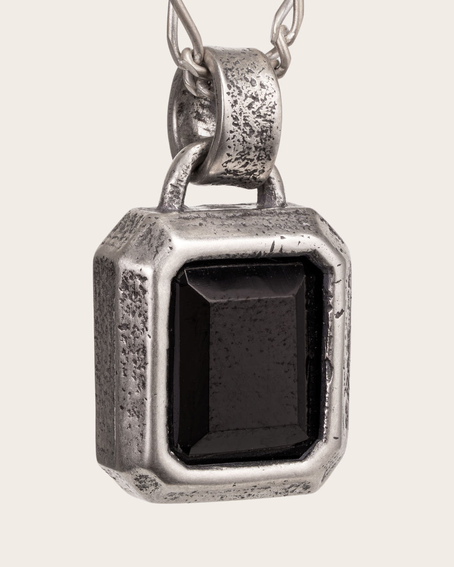 BLACK GEMSTONE PENDANT IN SILVER