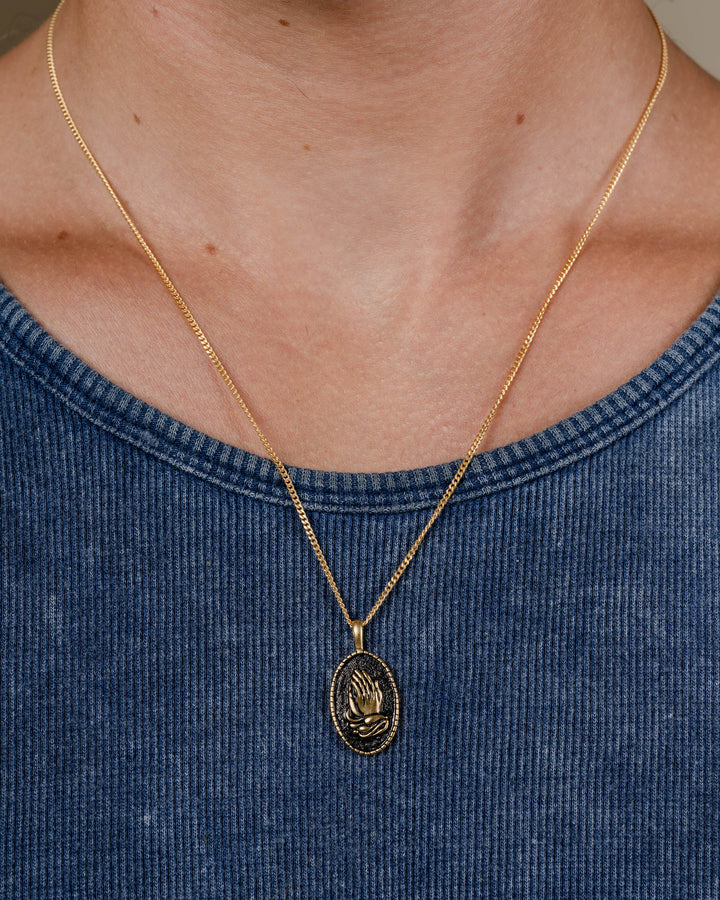 PRAY PENDANT IN GOLD