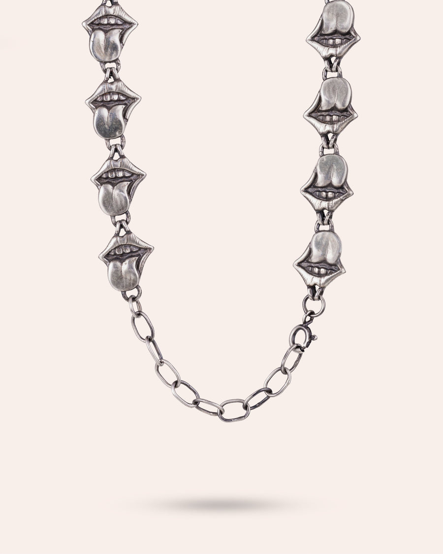 TONGUE NECKCHAIN IN SILVER