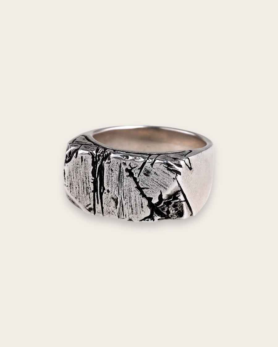 CRACKED RING IN SILVER