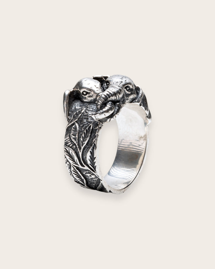 ELEPHANT RING IN SILVER