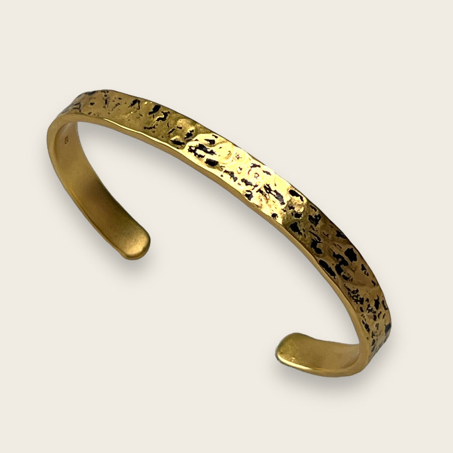 HAMMERED OXIDED CUFF IN GOLD