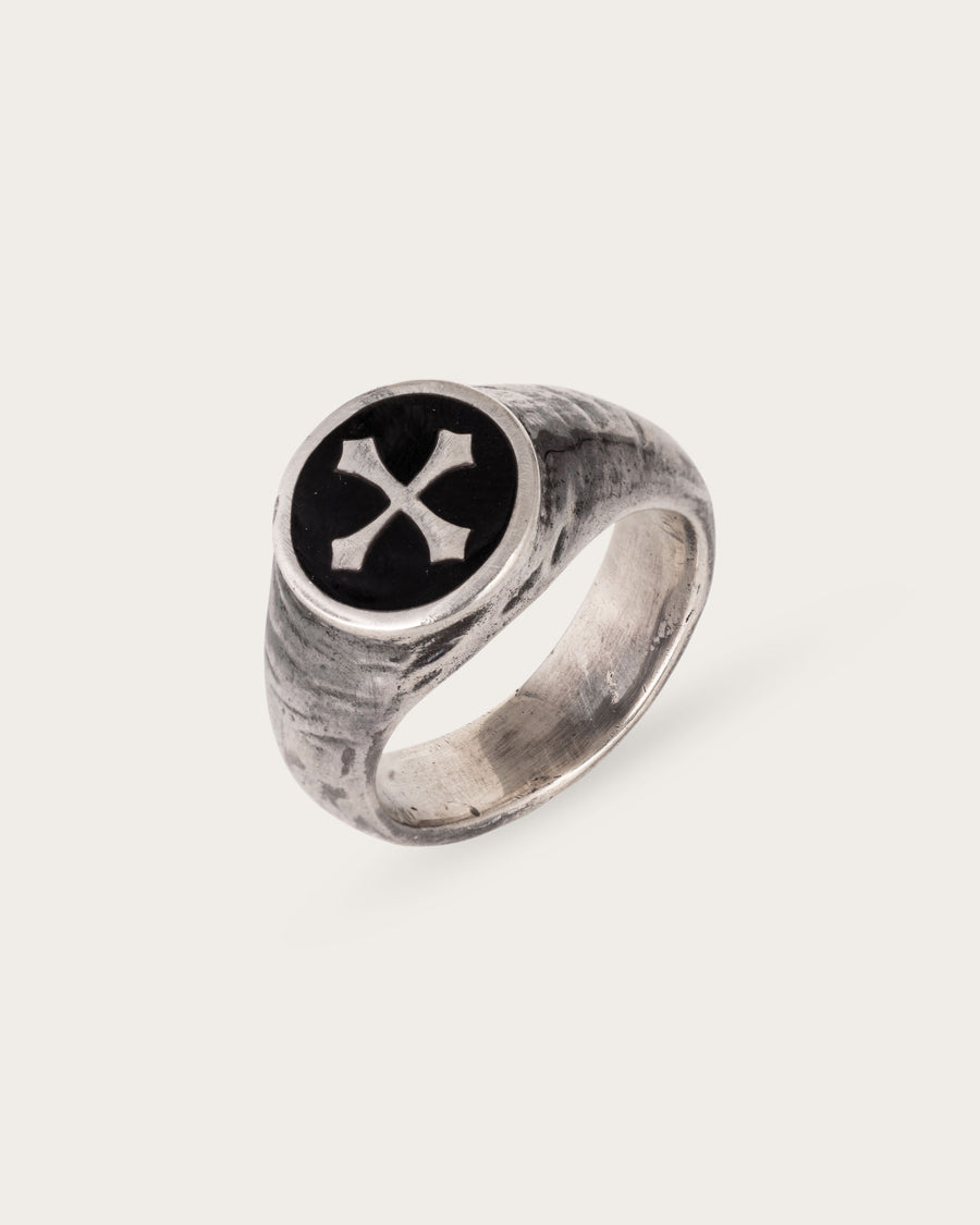 MIDNIGHT OYNX CROSS RING IN SILVER