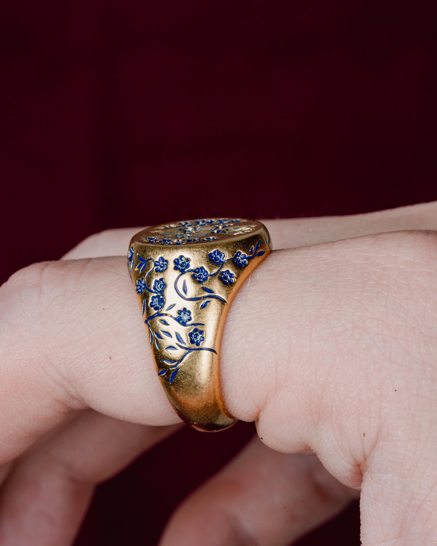 BLUE HEART LOVERS SIGNET RING IN GOLD