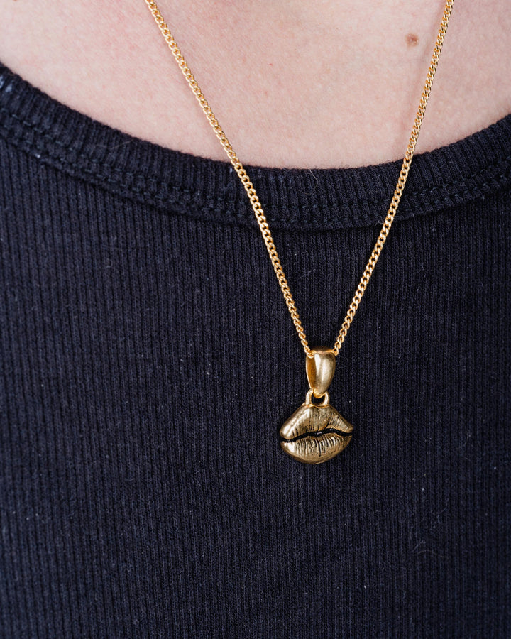 LIPS PENDANT IN GOLD