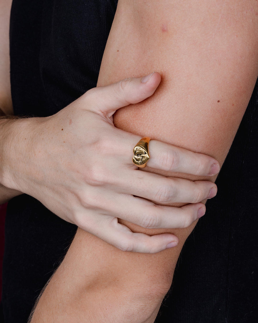 KISSING COUPLE RING IN GOLD