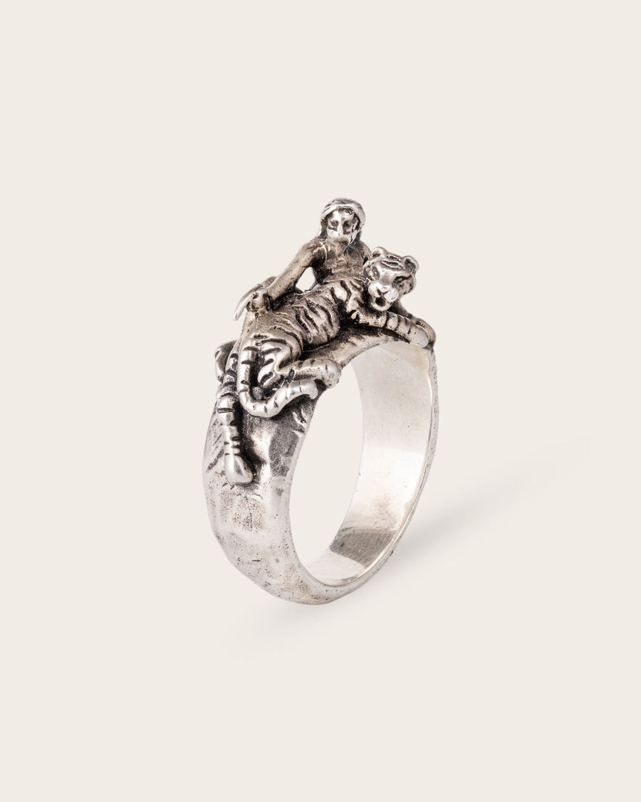 TIGER GUARDIAN RING IN SILVER