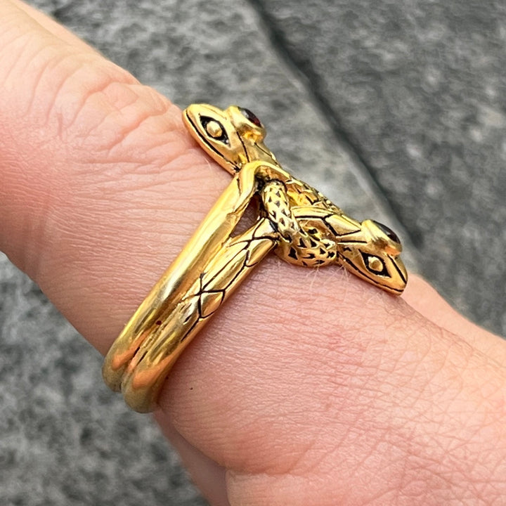 SNAKE GEMSTONE RING IN GOLD