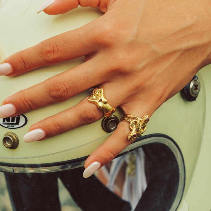 SNAKE GEMSTONE RING IN GOLD