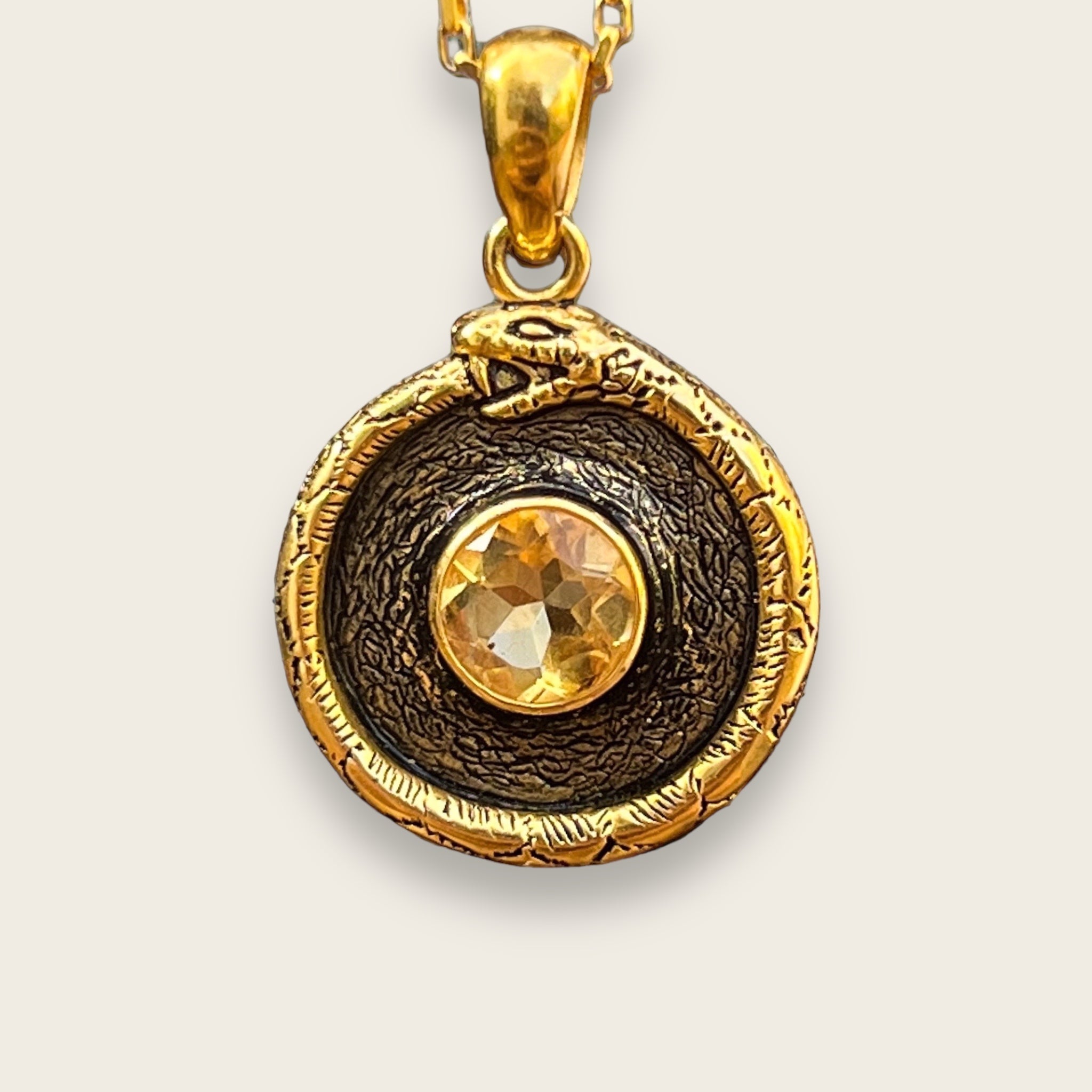 SNAKE GEMSTONE PENDANT IN GOLD