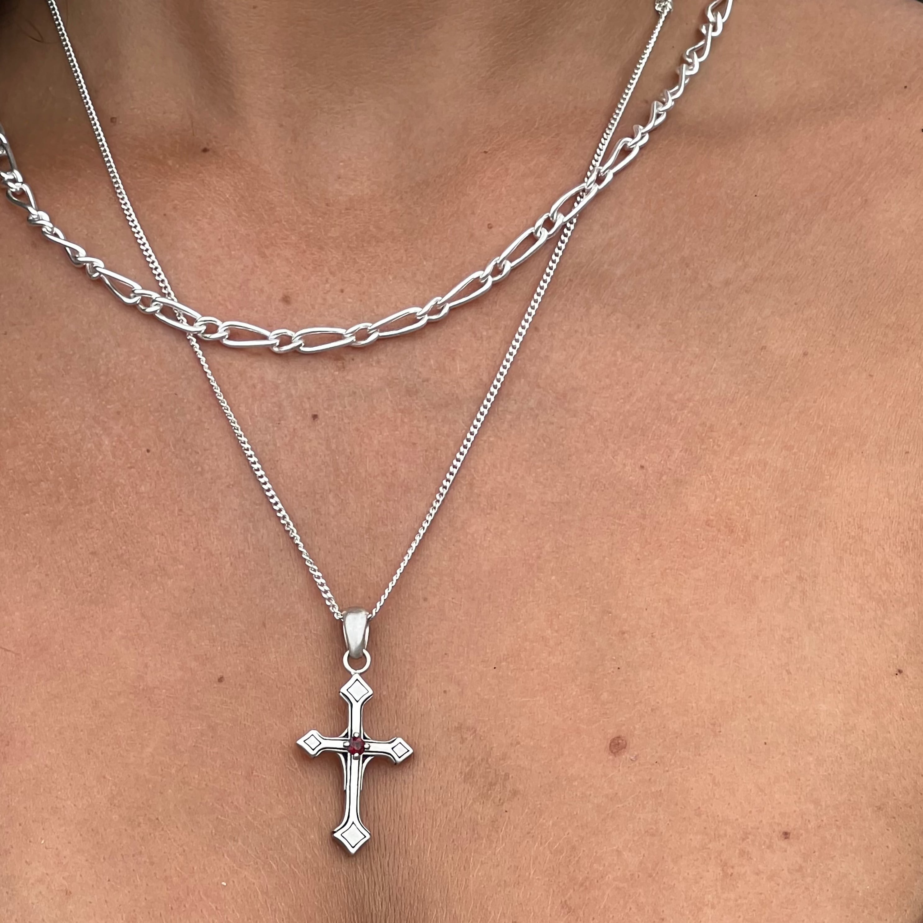 VINTAGE CROSS GEMSTONE NECKLACE IN SILVER