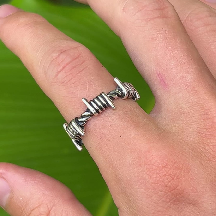 BARBED WIRE RING IN SILVER