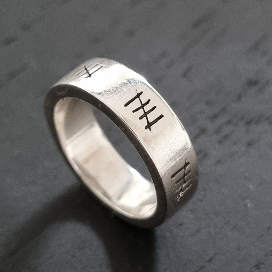 5 LIVES BAND RING IN SILVER