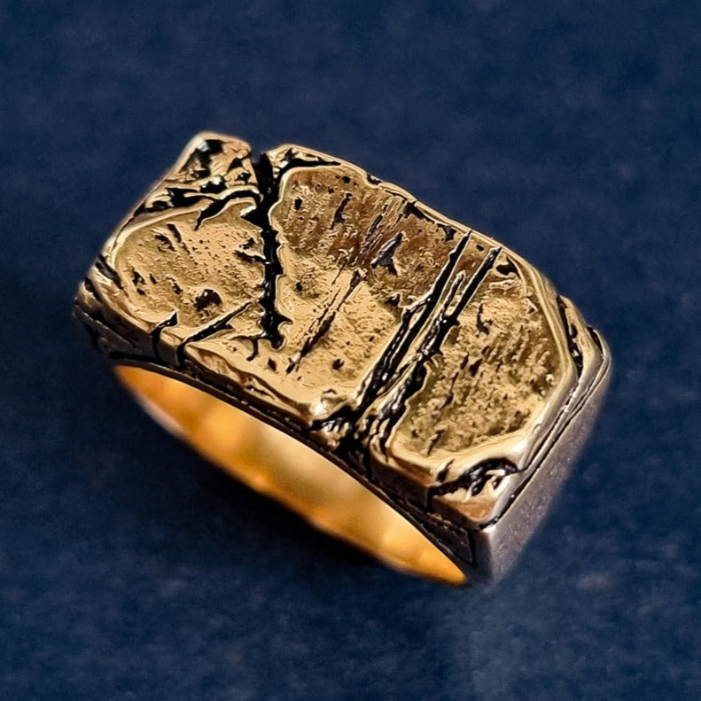 CRACKED RING IN GOLD