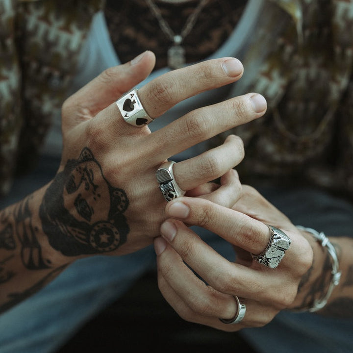 CRACKED RING IN SILVER