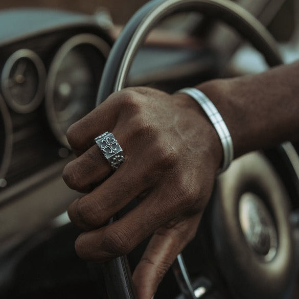 VINTAGE CROSS RING IN SILVER