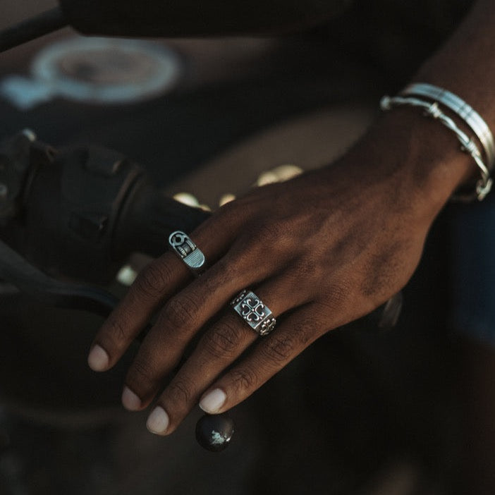 VINTAGE CROSS RING IN SILVER