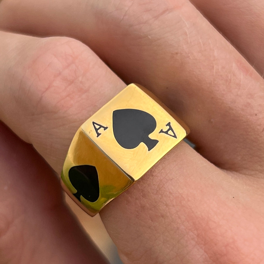 CARD RING WITH BLACK STONE IN GOLD