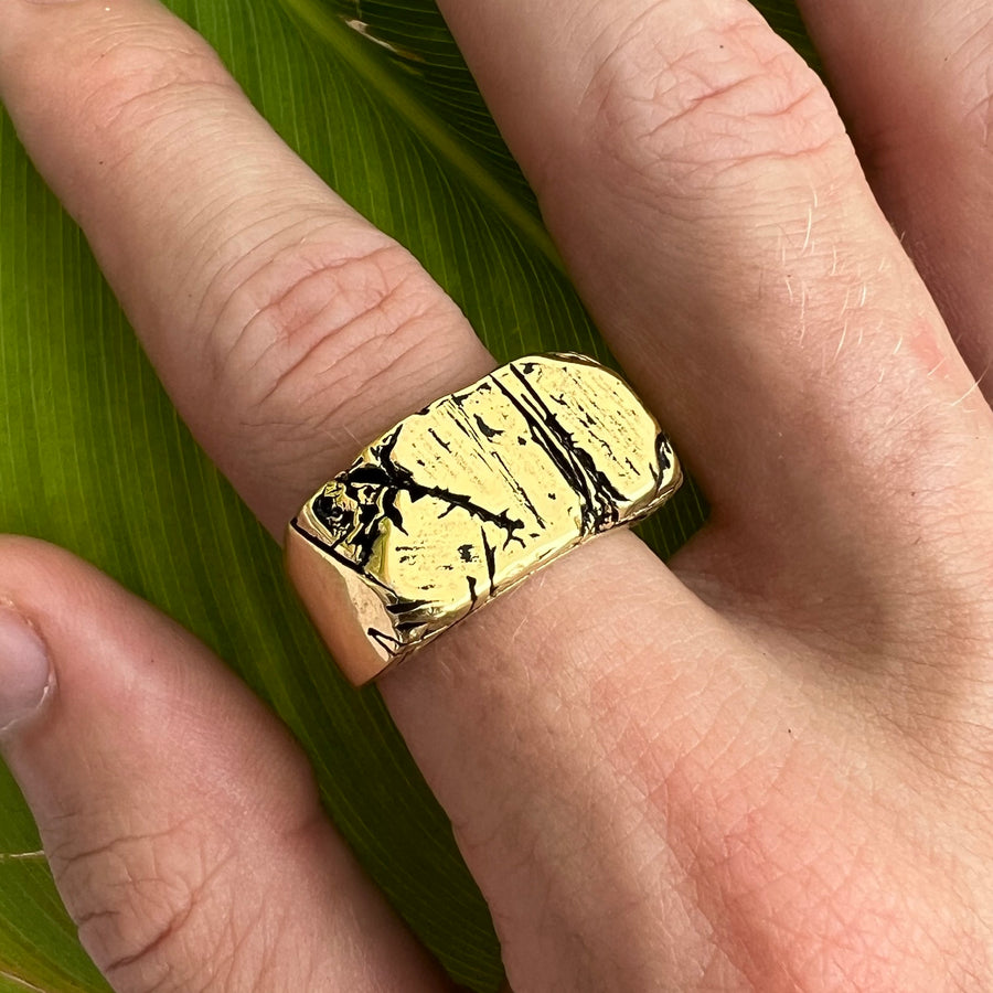CRACKED RING IN GOLD
